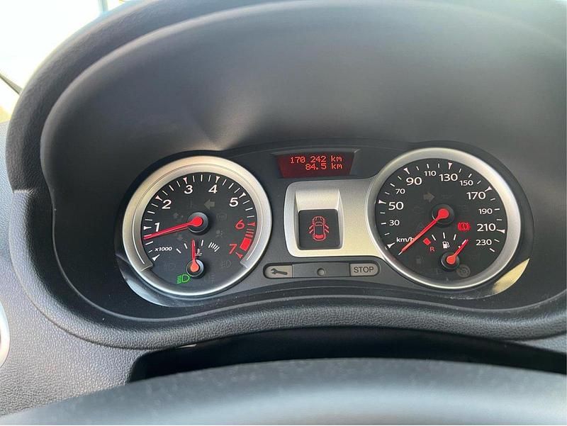 Silver Begagnad 2011 Renault Clio R.S. Halvkombi | 31 500 kr (Marknadspris) - Bild 1/4