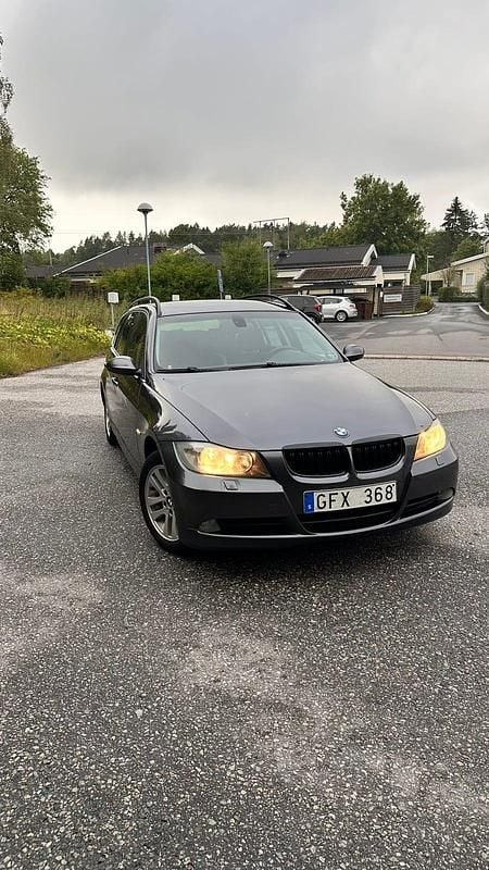 Begagnad 2007 BMW 325 Kombi | 49 000 kr (Superpris) - Bild 1/4