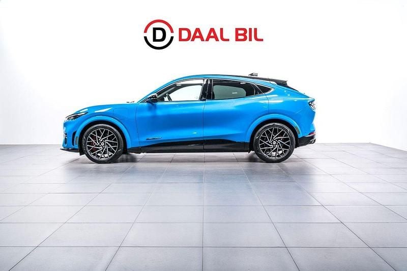 Blå Begagnad 2021 Ford Mustang Mach-E GT SUV | 479 700 kr (Marknadspris) - Bild 1/4