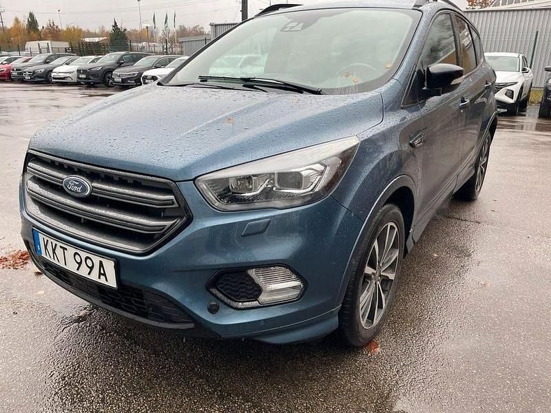 Blå (blå metallic) Begagnad 2020 Ford Kuga ST-Line SUV | 195 000 kr (Marknadspris) - Bild 1/2