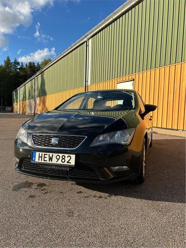 Svart Begagnad 2013 Seat Leon Style Halvkombi | 59 900 kr (Marknadspris) - Bild 1/4