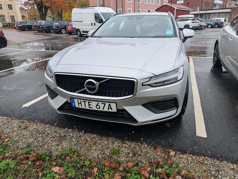 Silver Begagnad 2020 Volvo V60 Momentum Kombi | 220 000 kr (Bra pris) - Bild 1/4