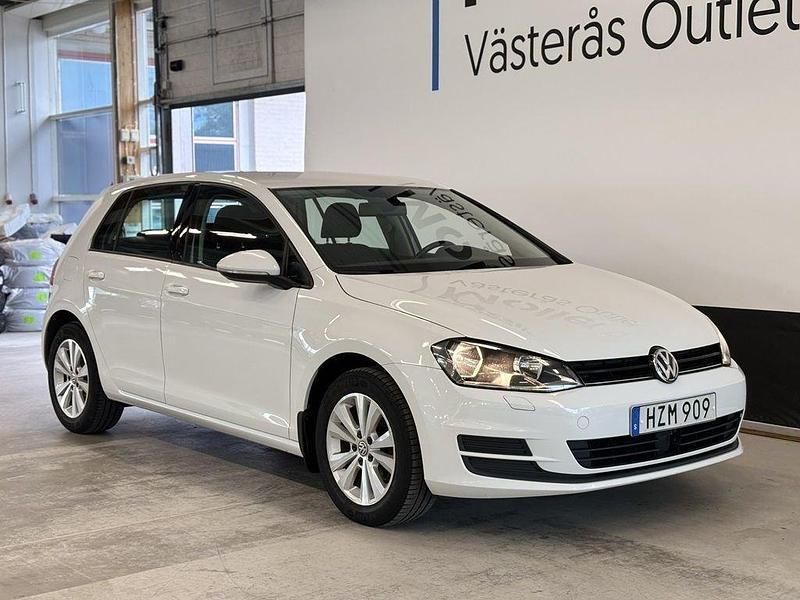 Vit (pure white) Begagnad 2016 VW Golf VII Kombi | 94 900 kr (Bra pris) - Bild 1/3