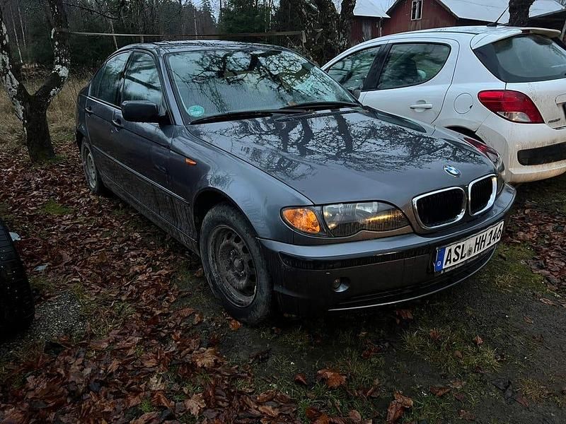 Begagnad 2002 BMW 316 Sedan | 20 000 kr - Bild 1/4