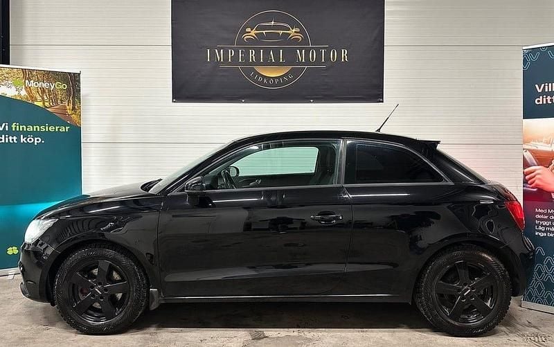 Svart Begagnad 2010 Audi A1 Halvkombi | 66 500 kr (Marknadspris) - Bild 1/4