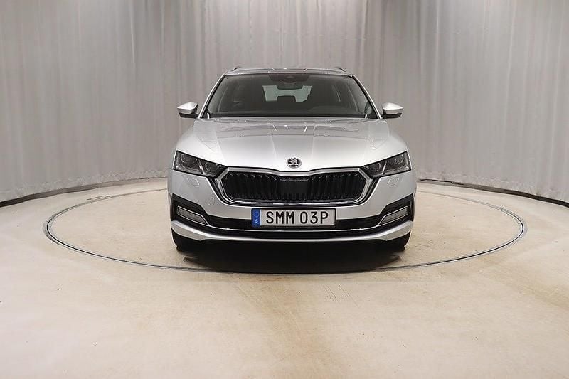 Begagnad Skoda Octavia Style 204 HK (150 kW) 2024 Silver Kombi