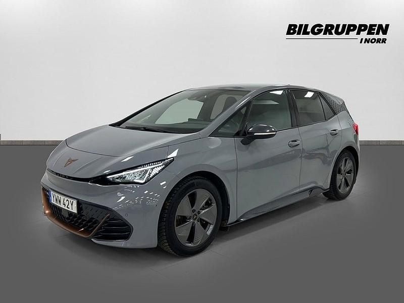 Begagnad Cupra Born e-Boost 169 kW (231 HK) 2023 Grå Halvkombi