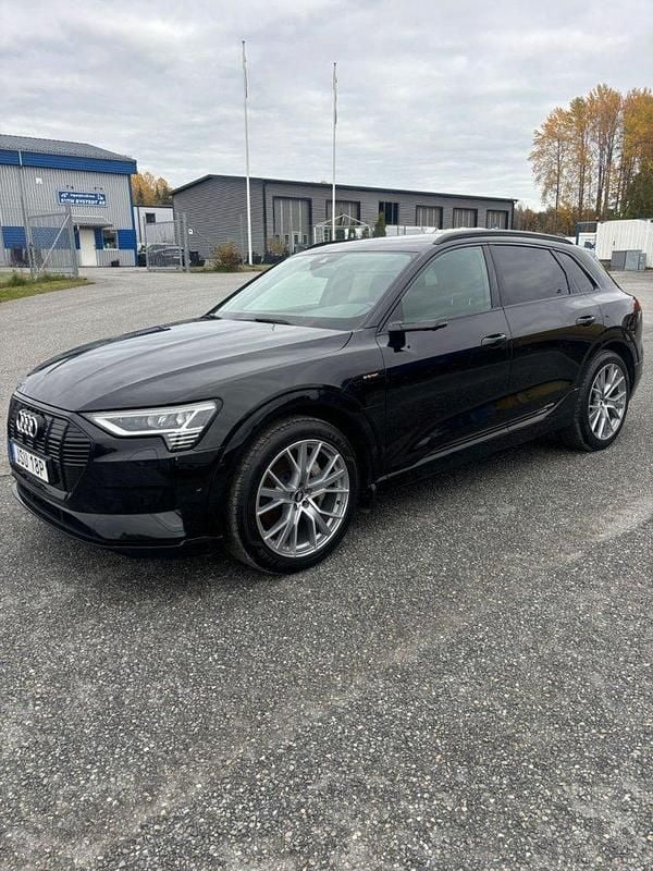 Svart Begagnad 2019 Audi e-tron Proline SUV | 269 900 kr (Marknadspris) - Bild 1/4