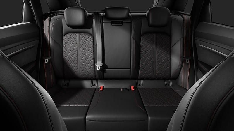 Begagnad Audi Q8 e-tron S-Line 300 kW (408 HK) 2024 Metallic SUV