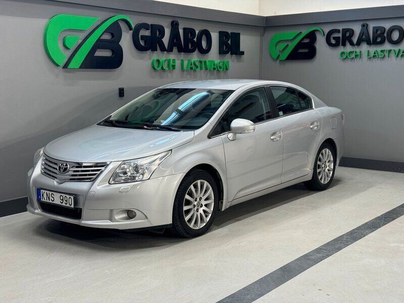 Silver Begagnad 2010 Toyota Avensis Business Edition Sedan | 79 900 kr (Marknadspris) - Bild 1/4