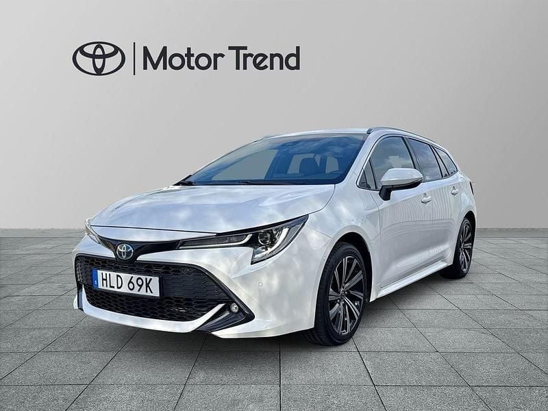 Vit Begagnad 2022 Toyota Corolla Style Kombi | 269 000 kr (Marknadspris) - Bild 1/3