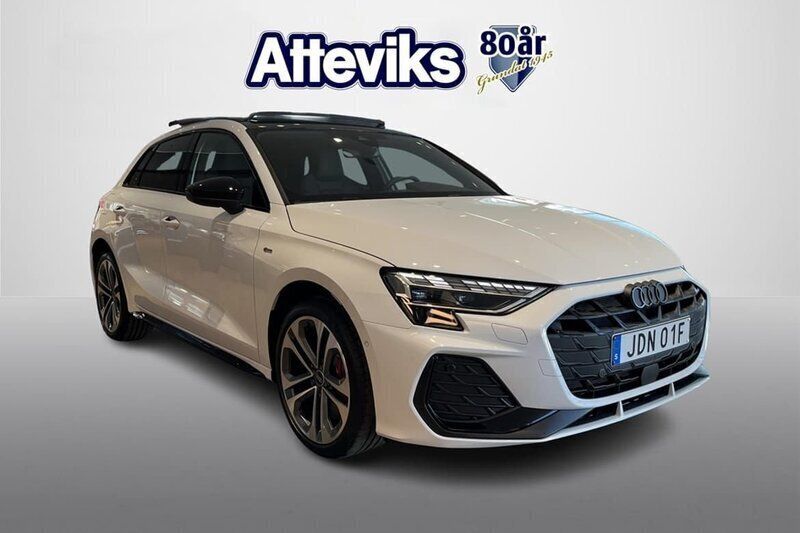 Vit Ny 2024 Audi A3 Sportback e-tron S-Line Sedan | 605 900 kr - Bild 1/4