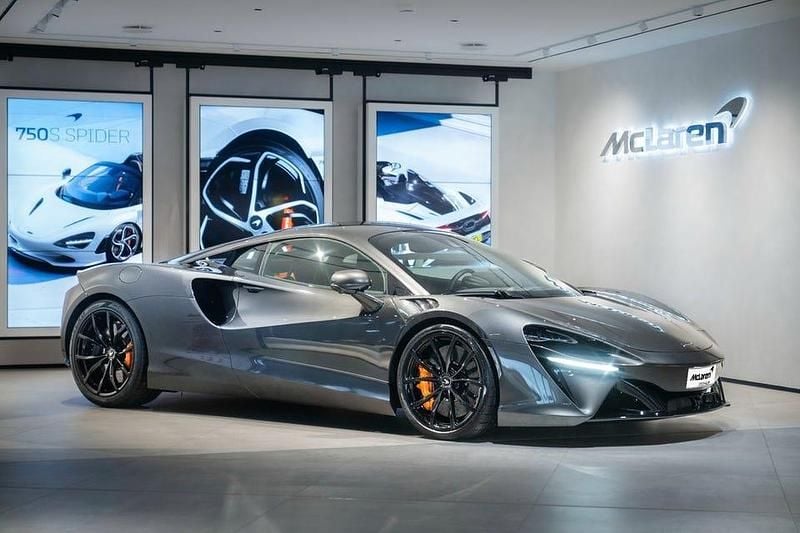 Grå Begagnad 2022 McLaren Artura Sportkupé | 2 195 000 kr - Bild 1/4