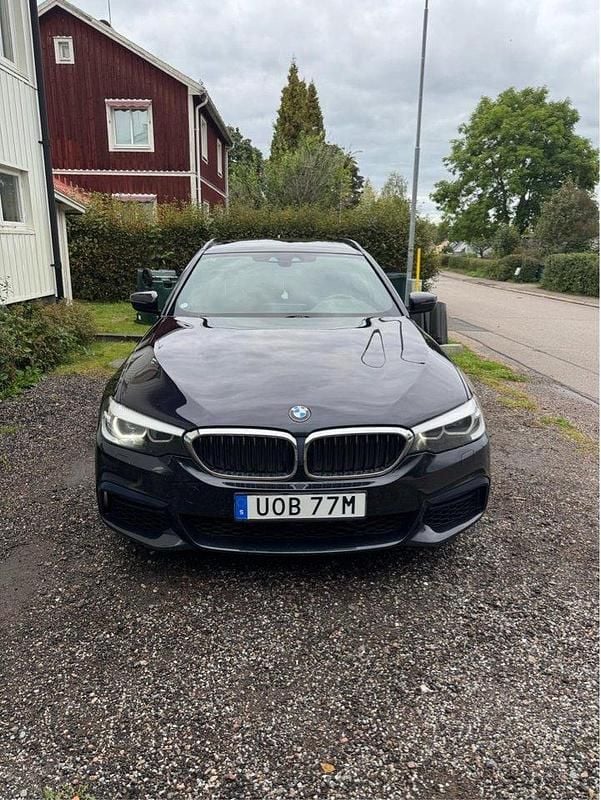 Svart Begagnad 2020 BMW 520 M Sport Kombi | 310 000 kr (Bra pris) - Bild 1/4