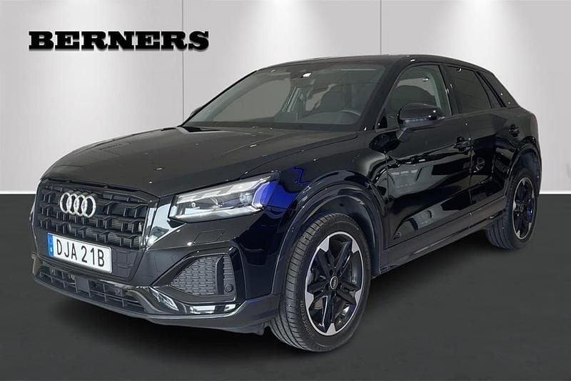 Svart Begagnad 2023 Audi Q2 Advanced Plus SUV | 259 900 kr (Marknadspris) - Bild 1/4
