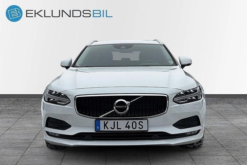 Begagnad Volvo V90 Momentum 190 HK (139 kW) 2019 Vit Kombi