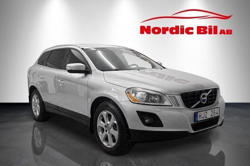 Ljusgrå (grå) Begagnad 2010 Volvo XC60 Summum SUV | 79 900 kr (Marknadspris) - Bild 1/4