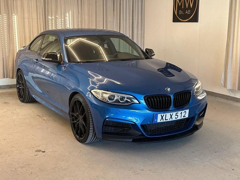 Blå Begagnad 2017 BMW M240 M Sport Sportkupé | 329 900 kr - Bild 1/4