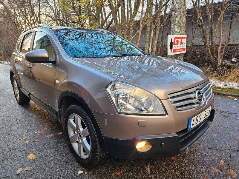 Ljusbrun Begagnad 2009 Nissan Qashqai +2 SUV | 69 900 kr (Marknadspris) - Bild 1/4