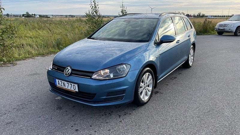 Blå Begagnad 2017 VW Golf VII Kombi | 50 000 kr (Bra pris) - Bild 1/4