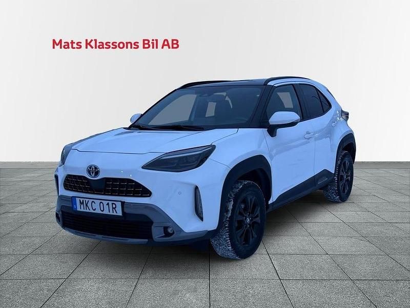 Vit Begagnad 2023 Toyota Yaris Hybrid Plus | 334 000 kr (Lite dyr) - Bild 1/4
