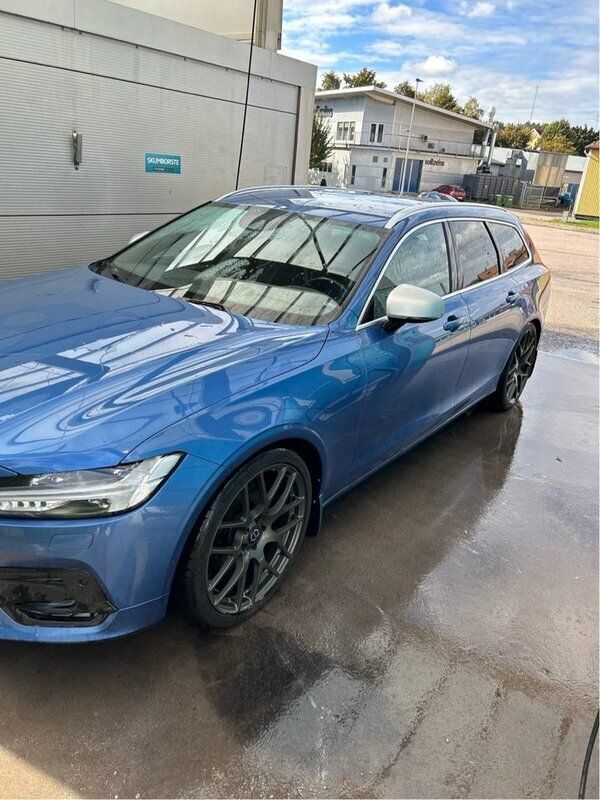 Blå Begagnad 2017 Volvo V90 R-Design Kombi | 190 000 kr (Bra pris) - Bild 1/3
