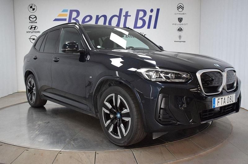 Svart Begagnad 2022 BMW iX3 M Sport SUV | 494 500 kr (Marknadspris) - Bild 1/3