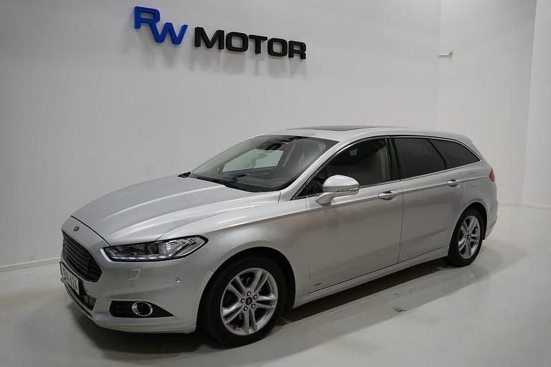 Grå Begagnad 2017 Ford Mondeo Titanium Kombi | 164 900 kr (Marknadspris) - Bild 1/4