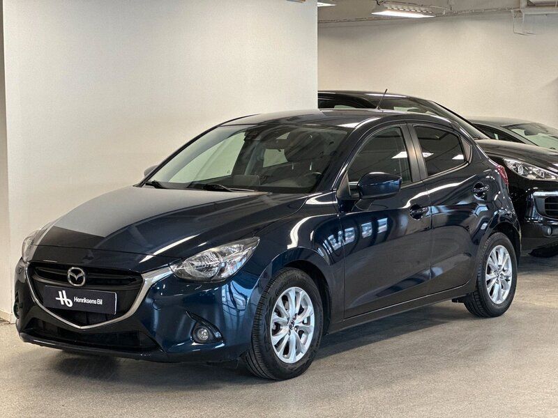 Blå Begagnad 2015 Mazda 2 Vision Halvkombi | 129 900 kr (Dyr) - Bild 1/4