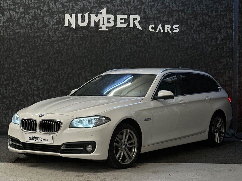 Vit Begagnad 2013 BMW 520 Kombi | 119 900 kr (Marknadspris) - Bild 1/4