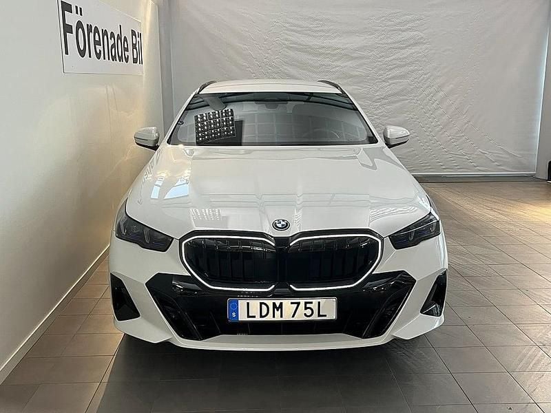 Begagnad BMW 530e M Sport 190 HK (139 kW) 2025 Vit Kombi