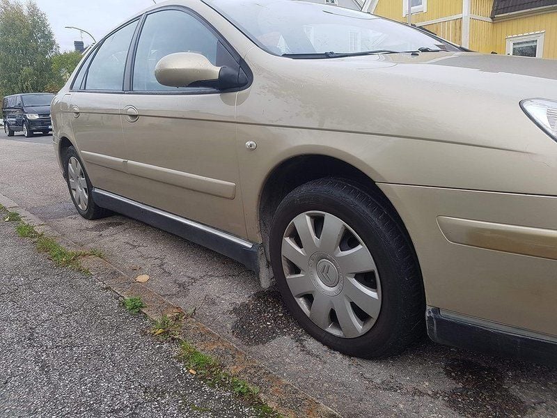 Begagnad Citroën C5 133 HK (97 kW) 2004 Ljusbrun Sedan