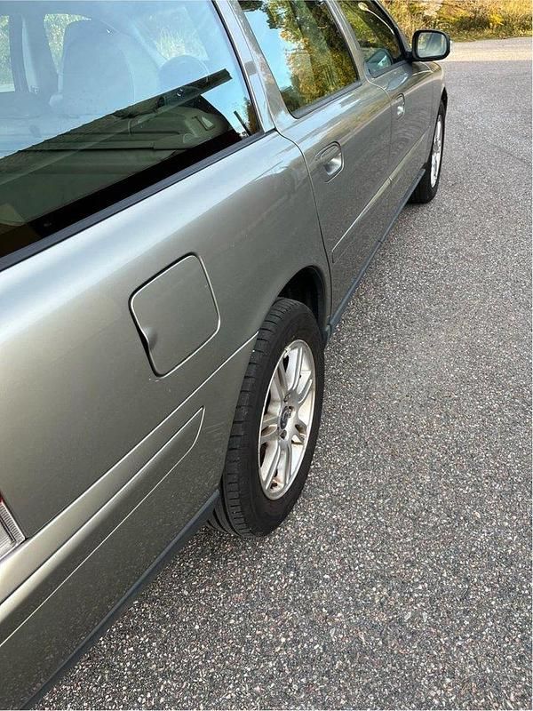 Grön Begagnad 2007 Volvo V70 Kinetic Kombi | 35 000 kr (Lite dyr) - Bild 1/4