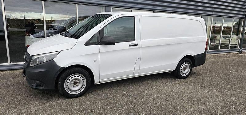 Vit Begagnad 2015 Mercedes Vito Minibuss | 129 900 kr (Marknadspris) - Bild 1/4