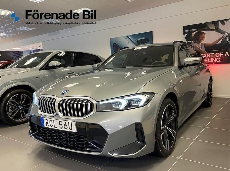 Grå Begagnad 2025 BMW 330 Shadowline Kombi | 484 000 kr - Bild 1/4