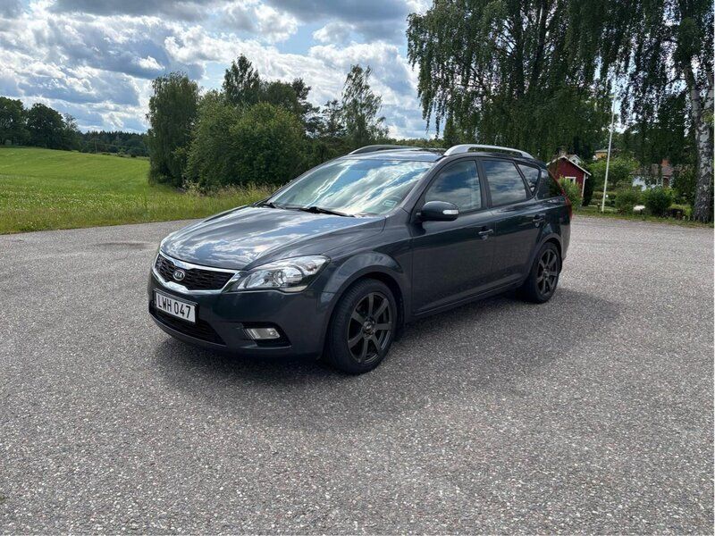 Grå Begagnad 2012 Kia Ceed Sportswagon Kombi | 35 000 kr (Bra pris) - Bild 1/4