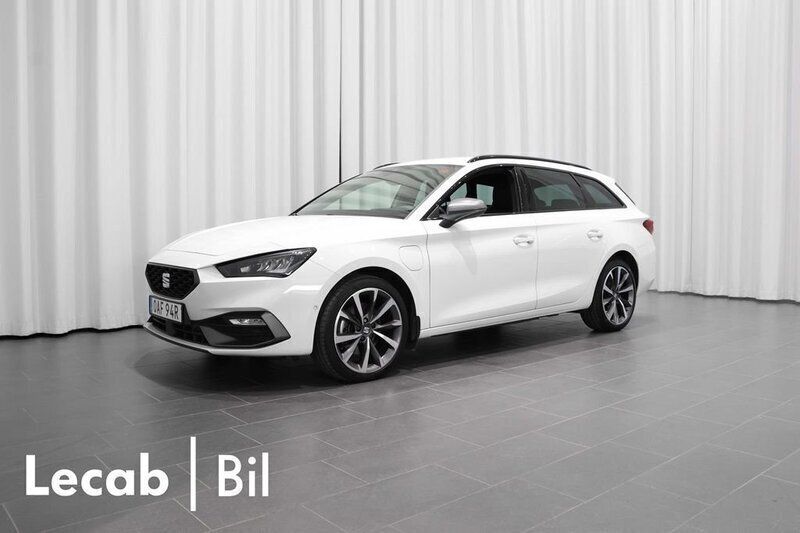 Vit (candy white) Begagnad 2021 Seat Leon Kombi | 229 000 kr (Marknadspris) - Bild 1/4