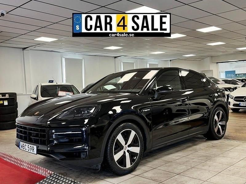 Svart Begagnad 2024 Porsche Cayenne Chrono SUV | 1 049 000 kr - Bild 1/4