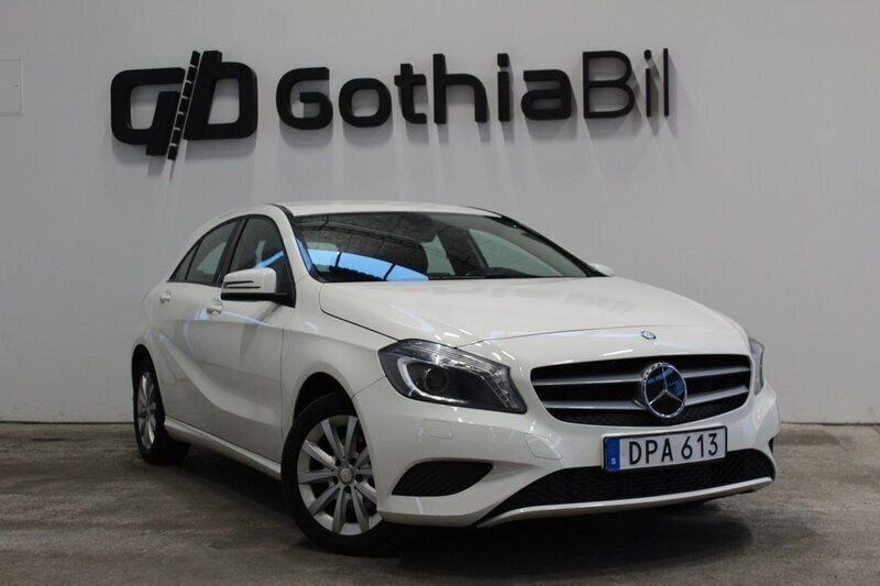 Vit Begagnad 2014 Mercedes A180 Halvkombi | 114 900 kr (Marknadspris) - Bild 1/4