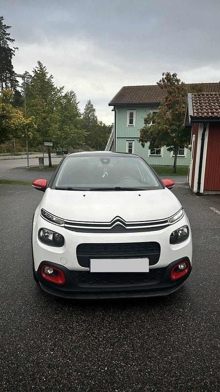 Vit Begagnad 2017 Citroën C3 PureTech Halvkombi | 75 000 kr (Bra pris) - Bild 1/4