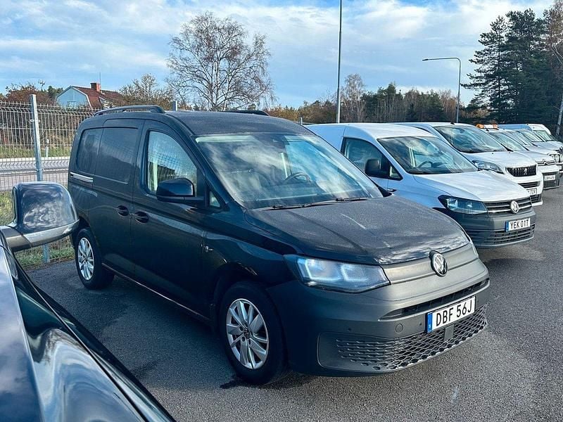 Svart Begagnad 2022 VW Caddy Minibuss | 269 900 kr (Marknadspris) - Bild 1/3