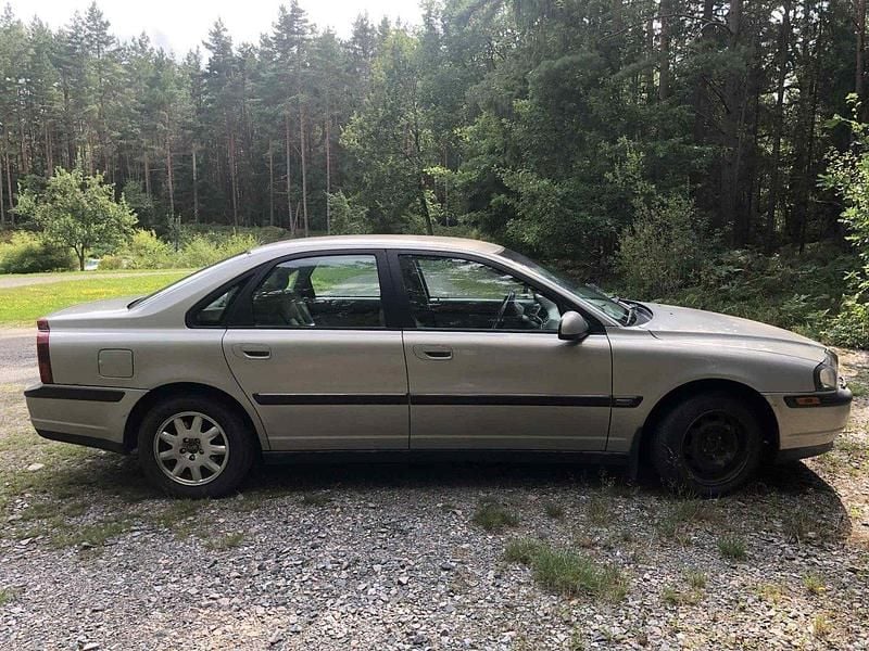 Grå Begagnad 2000 Volvo S80 Sedan | 25 000 kr (Marknadspris) - Bild 1/4