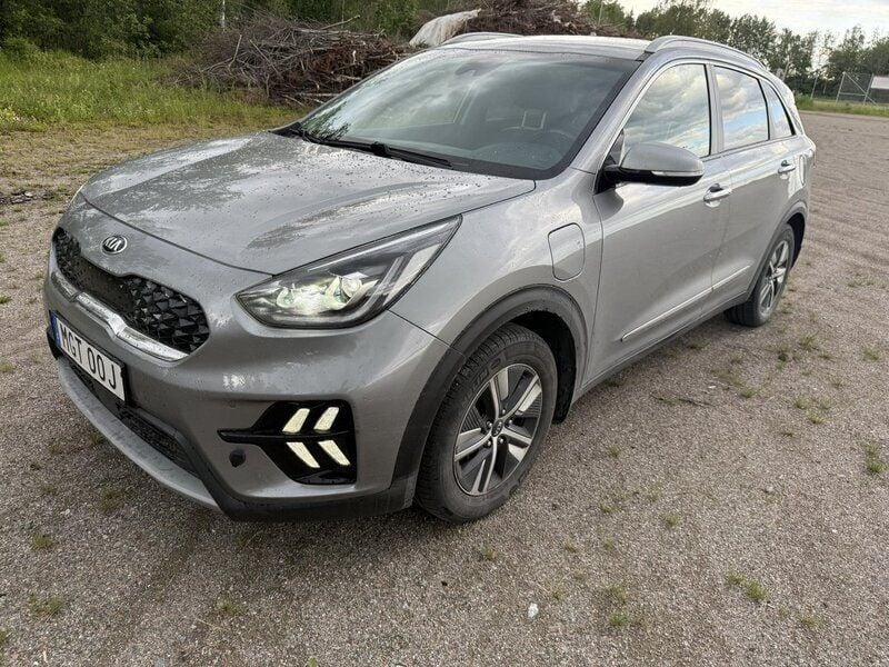 Grå Begagnad 2020 Kia Niro Advance SUV | 193 500 kr (Marknadspris) - Bild 1/4