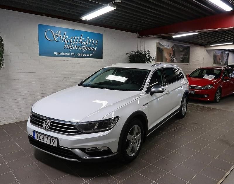 Begagnad VW Passat Alltrack 190 HK (139 kW) 2018 Vit Kombi