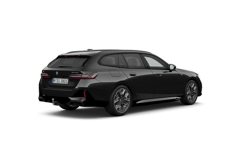 Black sapphire metallic Begagnad 2025 BMW i5 Comfort Edition Sedan | 764 500 kr (Marknadspris) - Bild 1/3