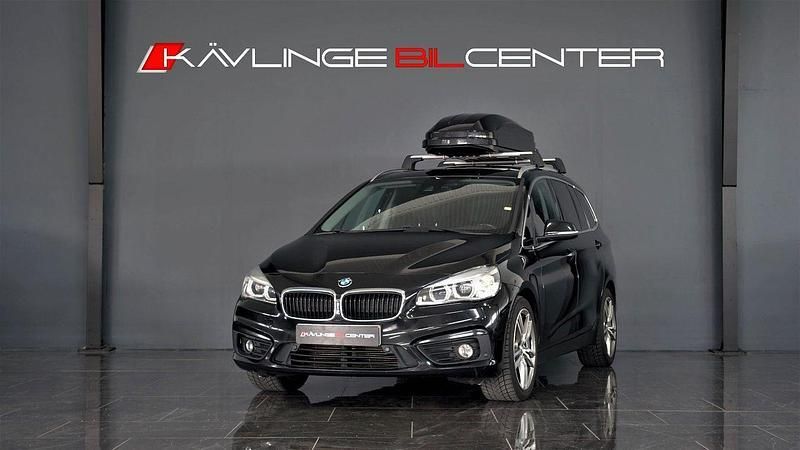 Svart Begagnad 2016 BMW 218 Gran Tourer Advantage Minibuss | 119 900 kr (Lite dyr) - Bild 1/4