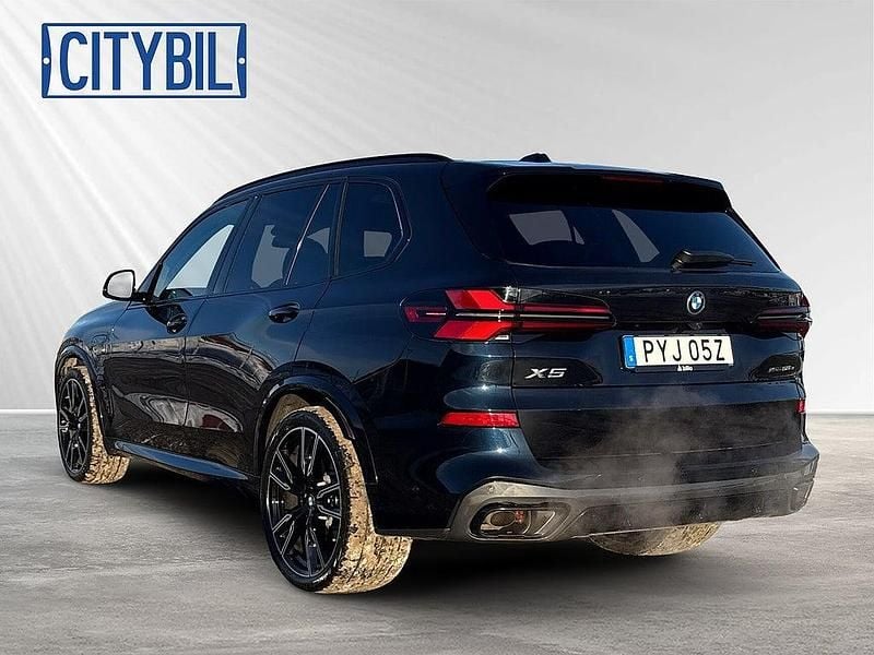 Begagnad BMW X5 Comfort Edition 490 HK (360 kW) 2025 Svart SUV