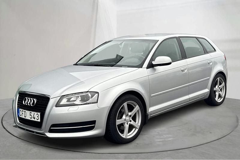 Silver Begagnad 2013 Audi A3 Attraction | 113 000 kr (Marknadspris) - Bild 1/4