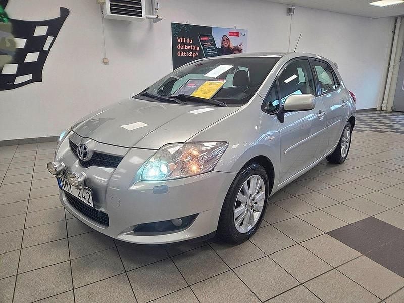 Silver Begagnad 2007 Toyota Auris Halvkombi | 45 000 kr (Superpris) - Bild 1/4