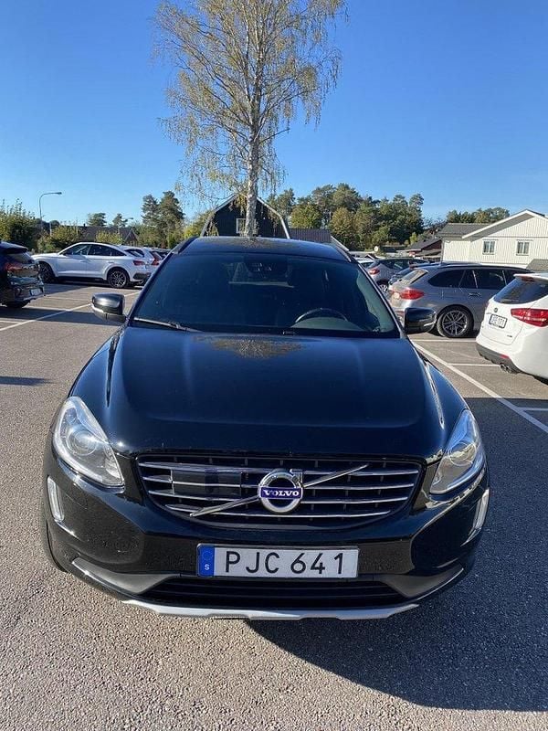 Svart Begagnad 2017 Volvo XC60 Momentum SUV | 204 000 kr (Superpris) - Bild 1/4